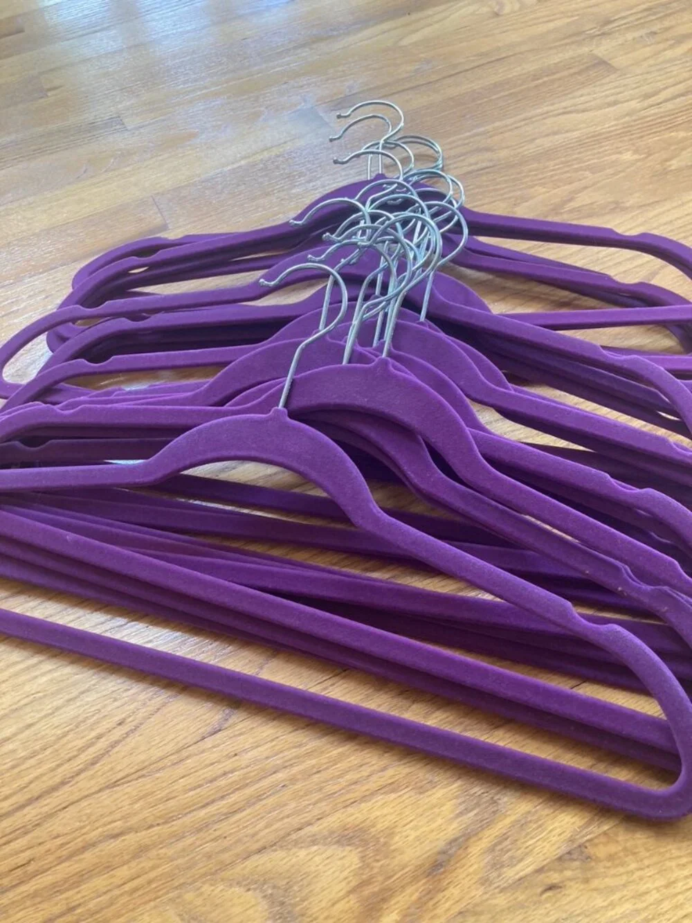 20 Non-Slip Slim Velvet Hangers
